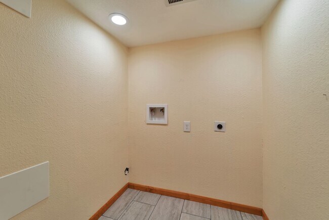 Building Photo - Fantastic 4 Bed 3.5 Bath in Aurora!