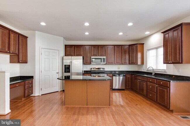 Building Photo - 6721 Caleb Dorsey Square