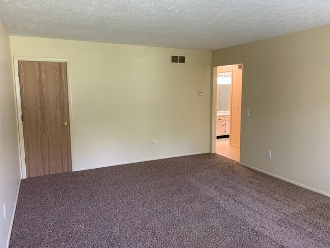 Building Photo - 217 Eisenhower Dr