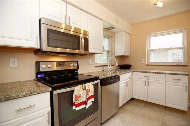 Building Photo - 4344 Clifford Rd