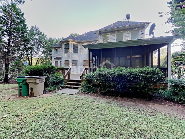 Building Photo - 815 Hillcrest Ln
