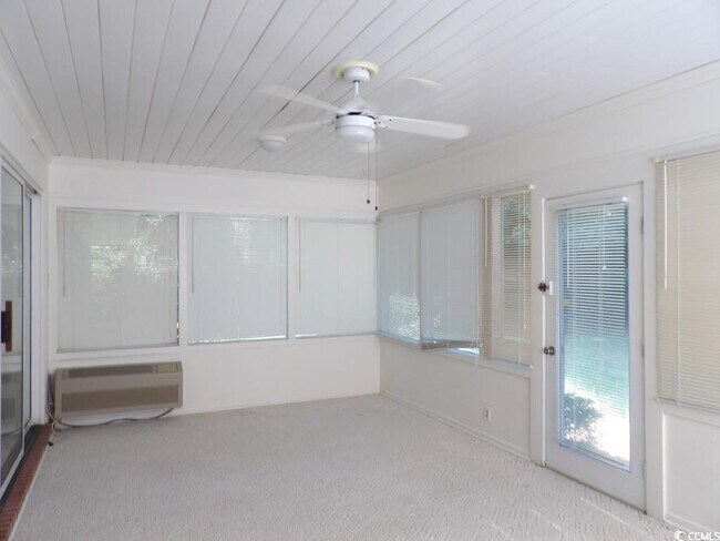 Building Photo - 254 Evergreen Ln
