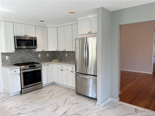 Building Photo - 13 Dock Pathway St