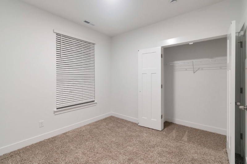 Building Photo - 710 715 S