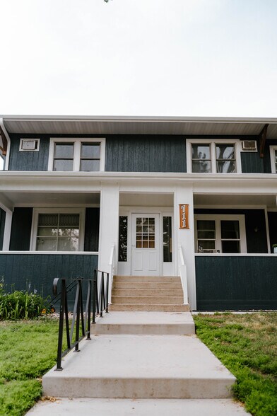 Building Photo - 711 S Phillips Ave