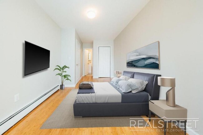 Building Photo - 3 bedroom in BROOKLYN NY 11233