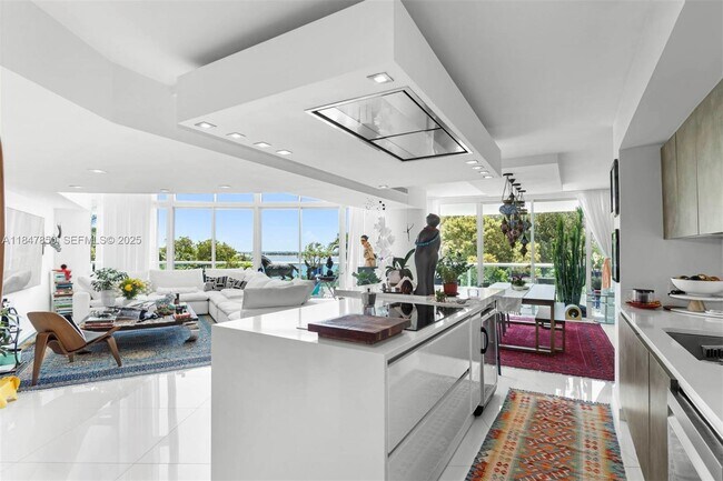 Building Photo - 2127 Brickell Ave