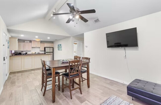 Building Photo - 102 W Corral St