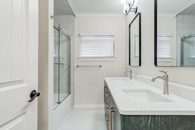 Building Photo - 2602 24th St