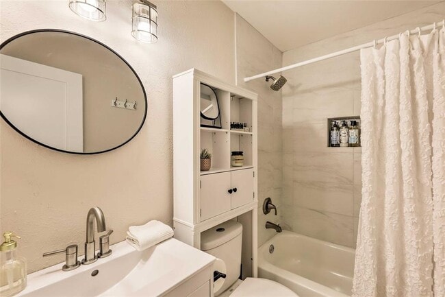 Building Photo - 6204 Wagon Bend