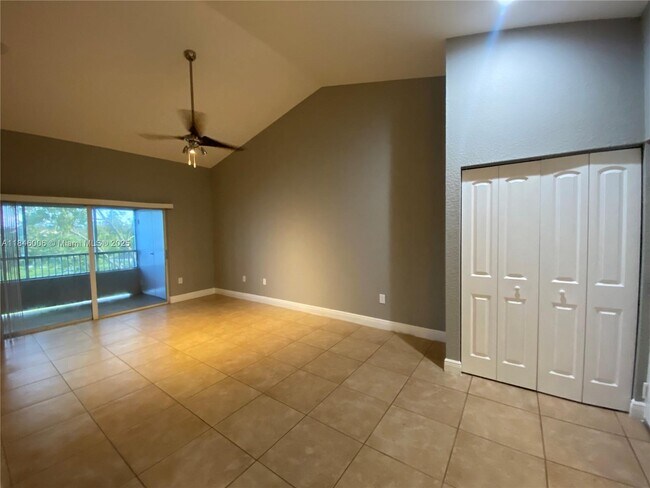 Building Photo - 2803 N Oakland Forest Dr