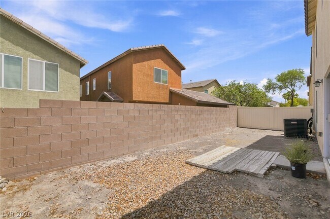 Building Photo - 2780 Kona Crest Ave