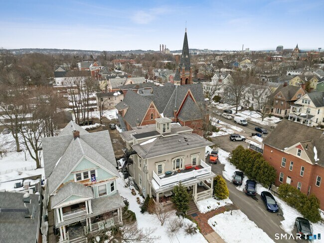 Building Photo - 591 Orange St