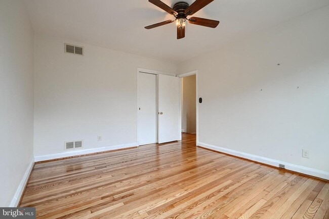 Building Photo - 7040 Heathfield Rd