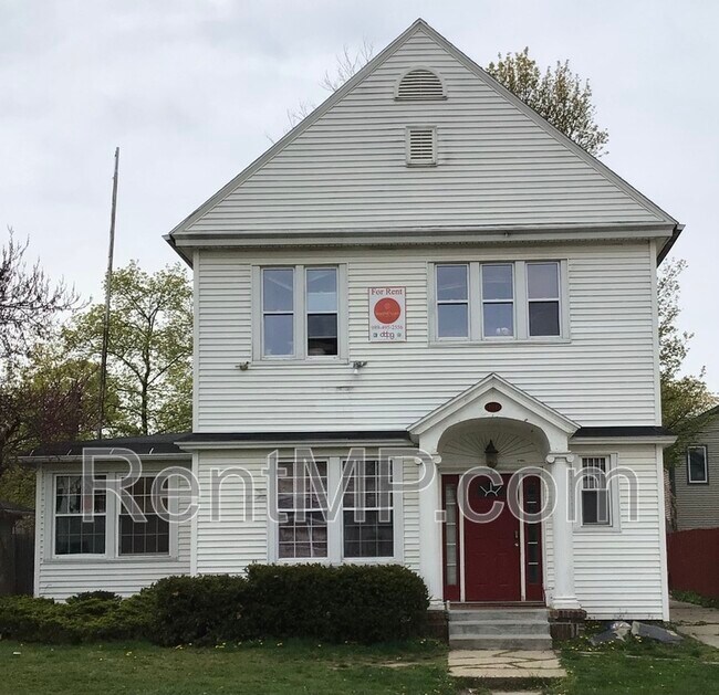 Building Photo - 614 S Main St