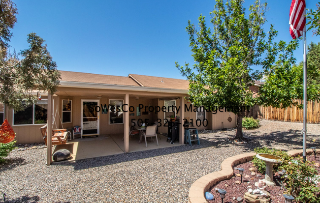 Building Photo - Beautiful Custom 3 Bedroom 2 Bath Home