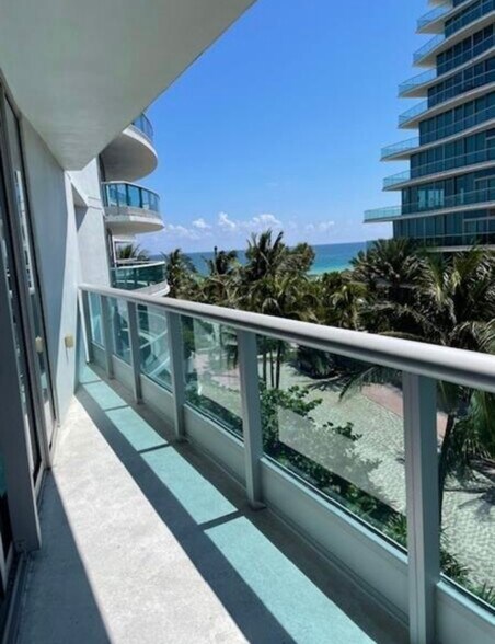 Primary Photo - 9401 Collins Ave