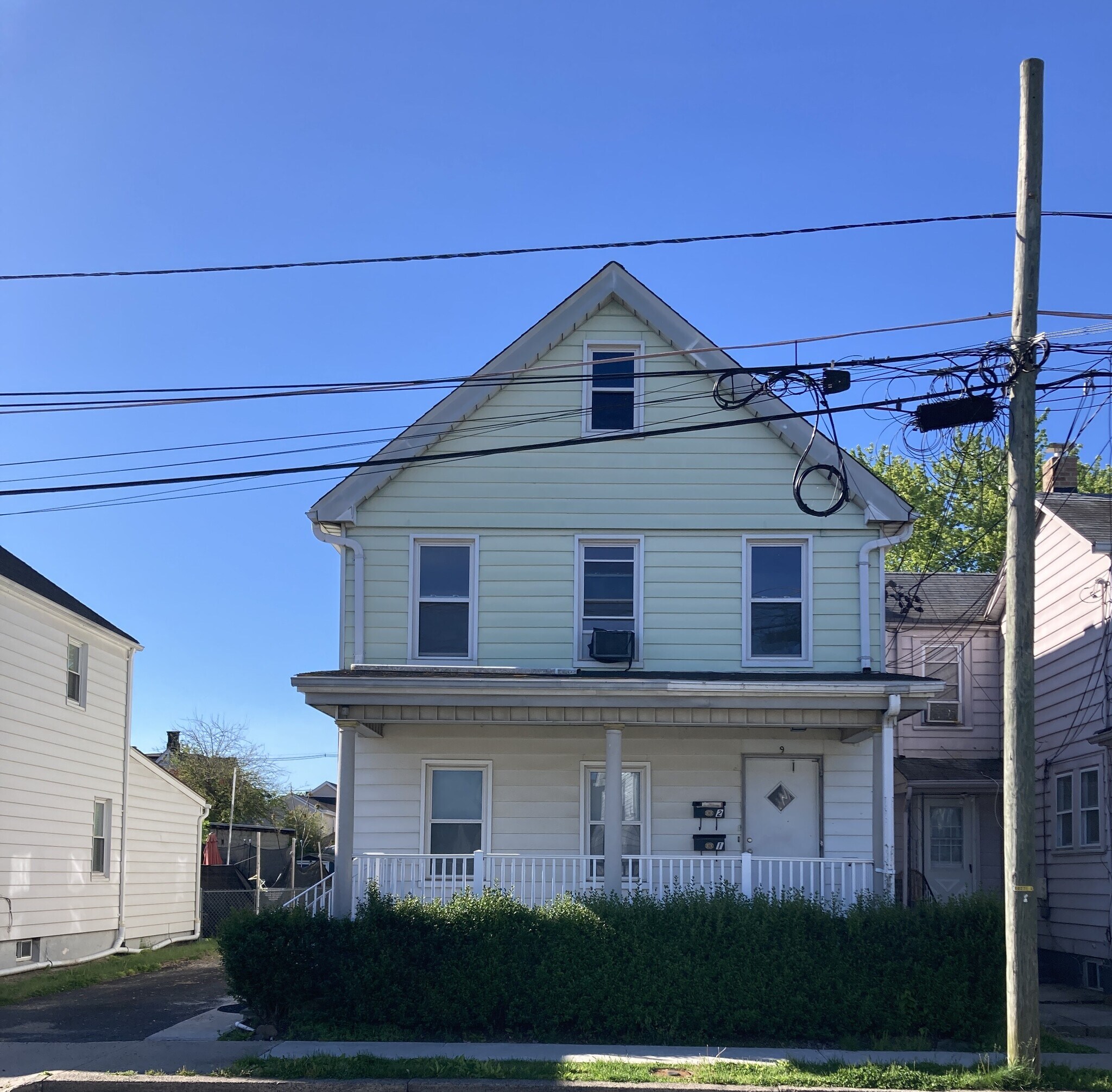 Building Photo - 9 1st St