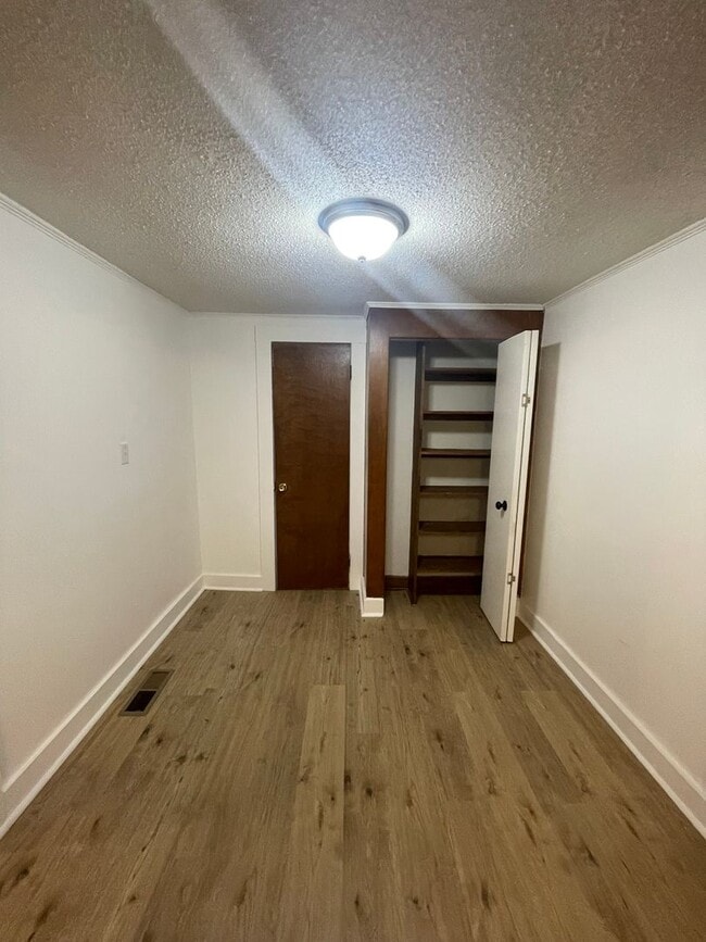 Building Photo - Welcome to this charming 2 bedroom, 1 bathroom home in Gastonia, NC.