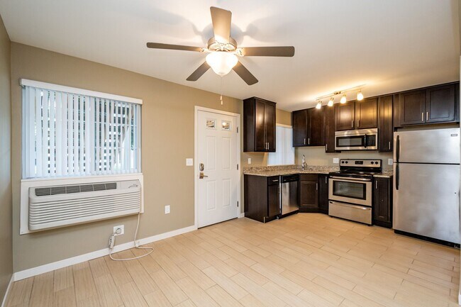 Building Photo - 201 6th St