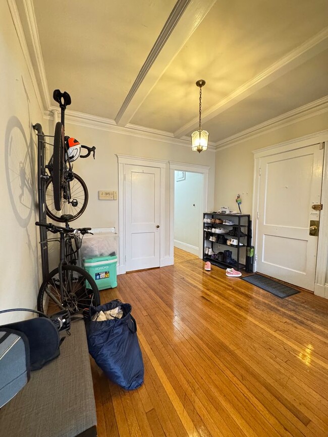 Building Photo - 3 Bed 9/1 BRIGHTON