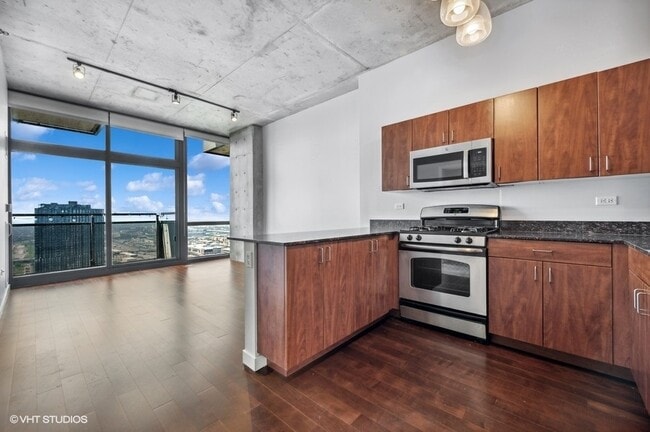 Building Photo - 235 W Van Buren St