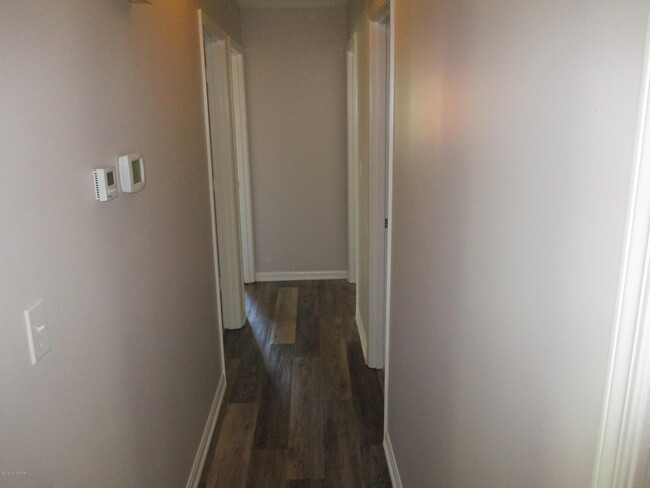 Building Photo - 2901 Creekside Dr