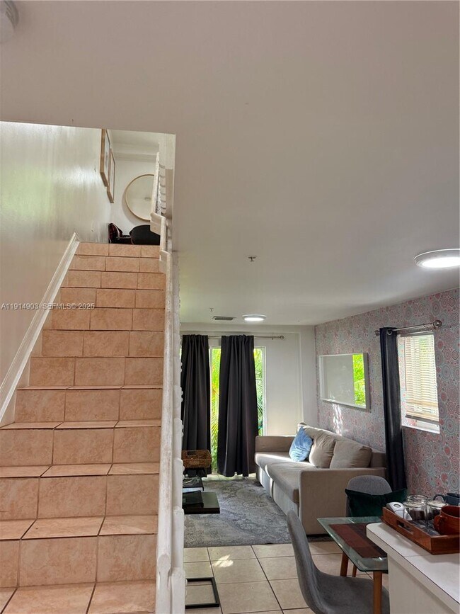 Building Photo - 821 SW 2nd St