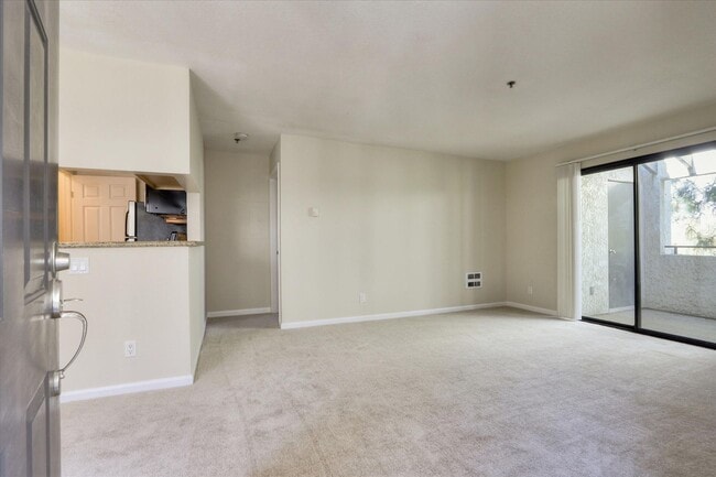 Building Photo - 880 E Fremont Ave