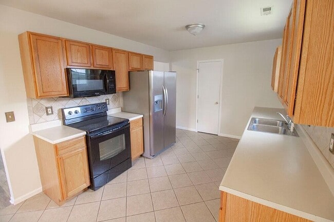 Building Photo - 1603 E Smiley Ln