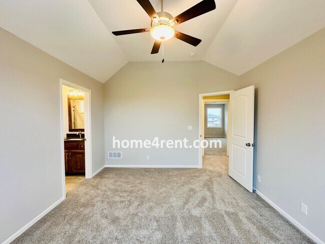 Building Photo - Nearly New Luxury Home in Blue Valley Schools!