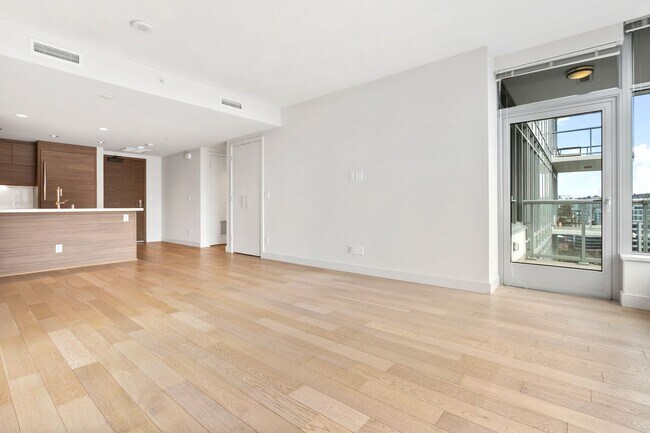 Building Photo - Stellar Denny Triangle Luxury Condo
