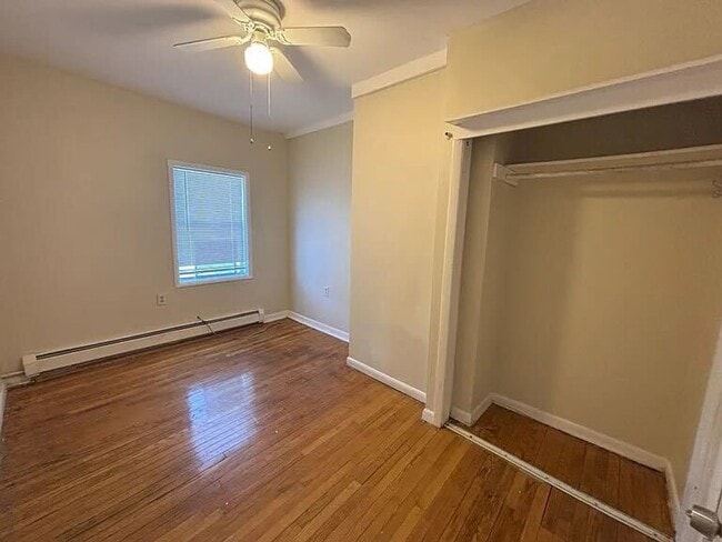 Building Photo - Spacious 4-bedroom house