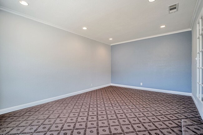 Building Photo - Charming 3BR/2BA Single Family Home for re...