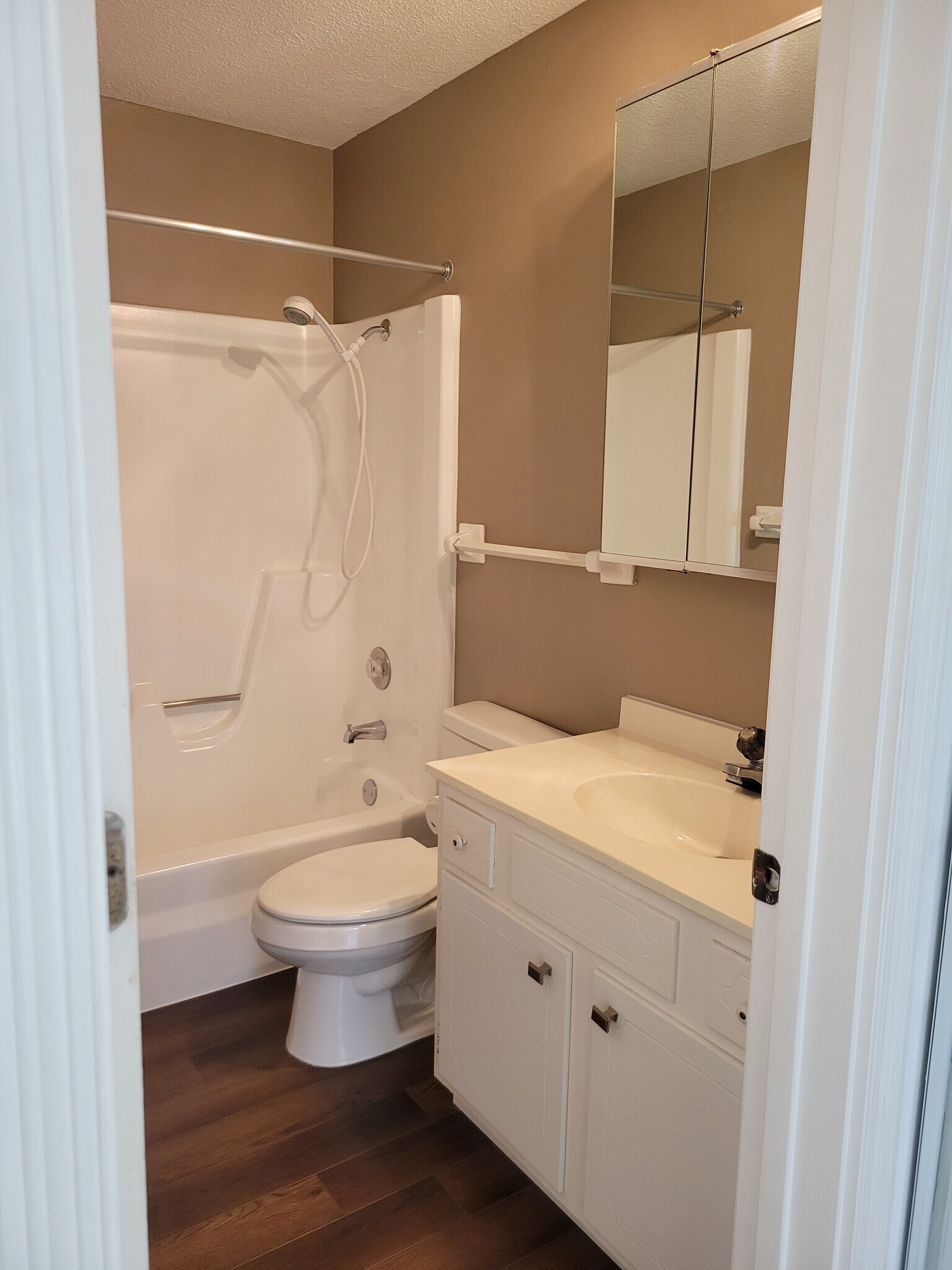 Resurfaced Shower Surround - 4575 W 80th Street Cir