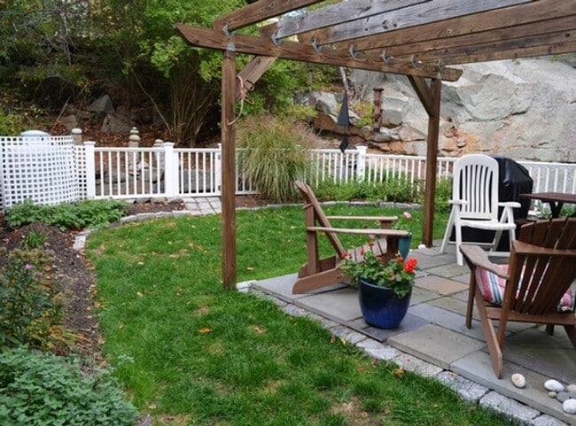Building Photo - Winter Rental: Available Oct. 1-May 31 (Ut...