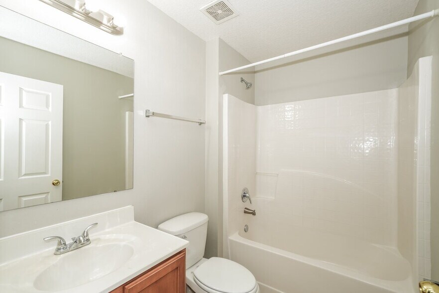 Building Photo - 17036 Lixberry Way