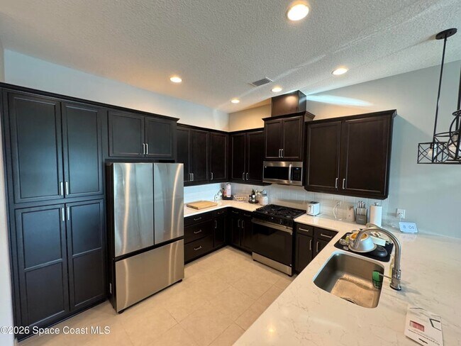 Building Photo - 3010 Avalonia Dr