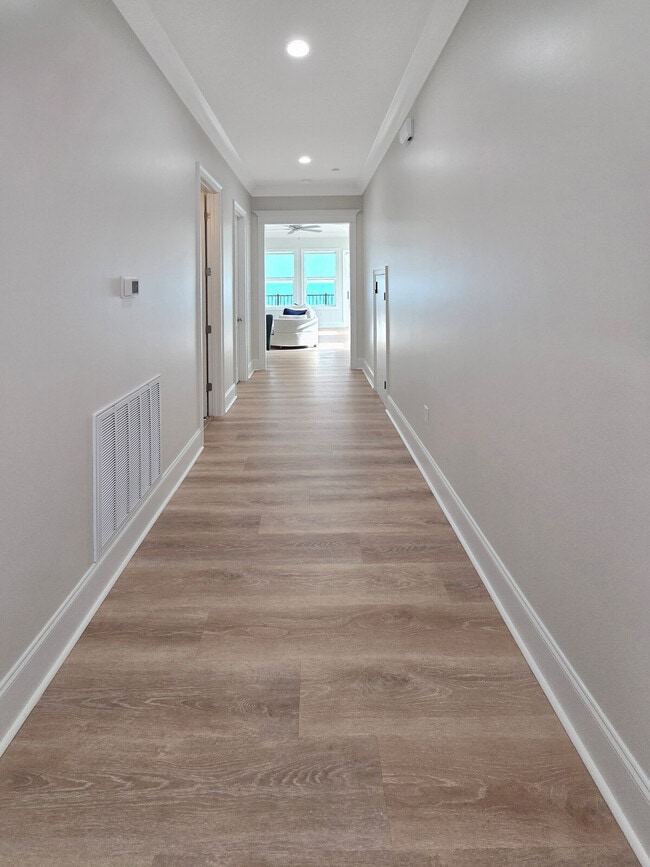 Building Photo - 996 Beach Blvd W