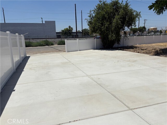 Building Photo - 134 E Cluster St