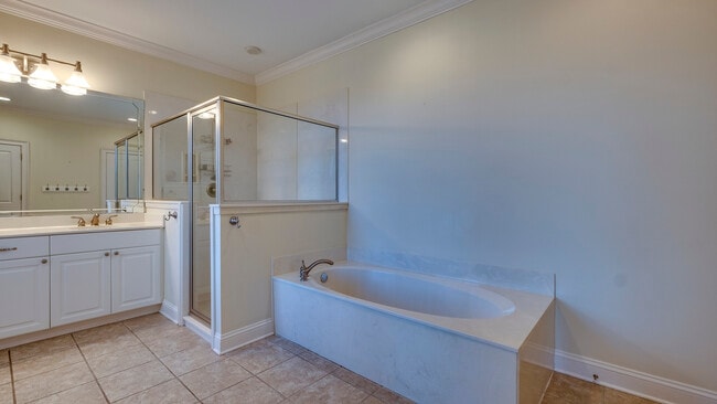 Building Photo - 407 E Hull St