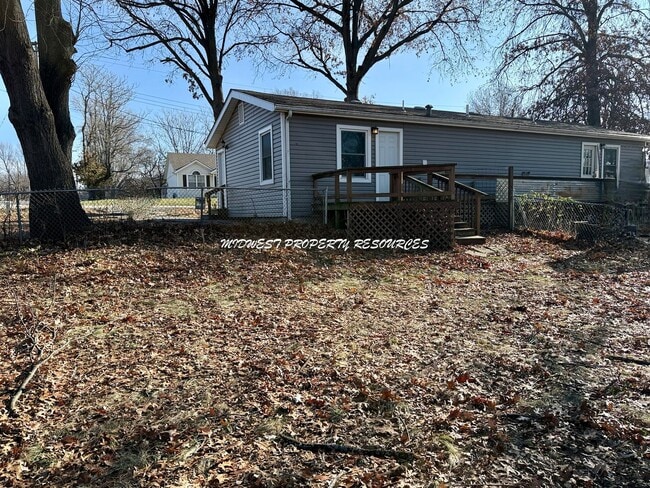 Building Photo - Charming 1 Bedroom Duplex