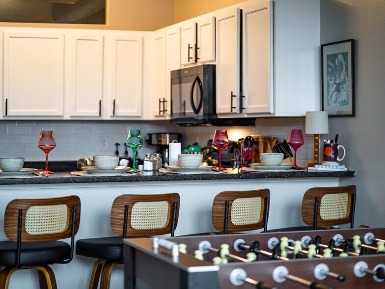 Building Photo - 1211 W 9th St