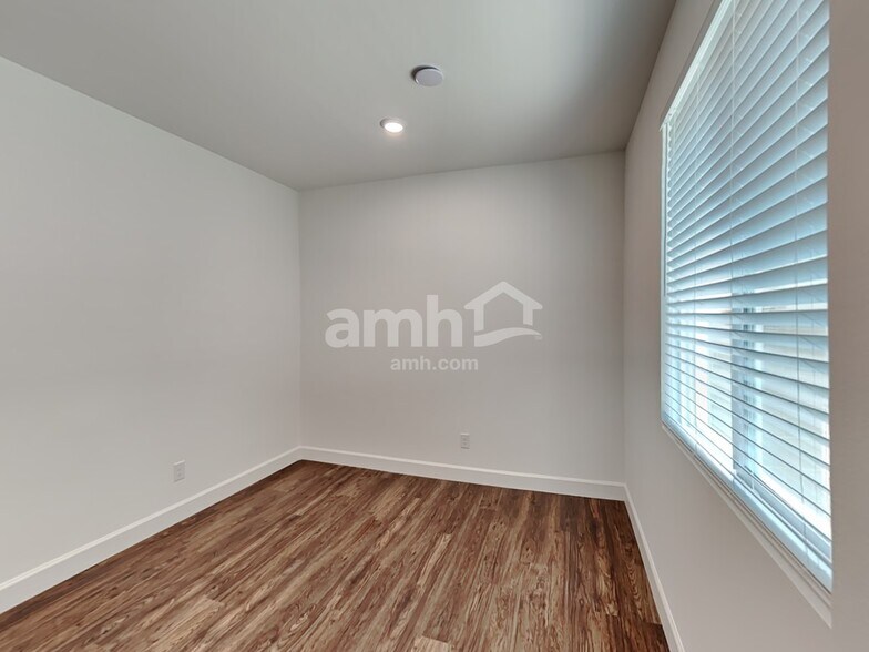 Building Photo - 9140 Ribbon Mdw Ct