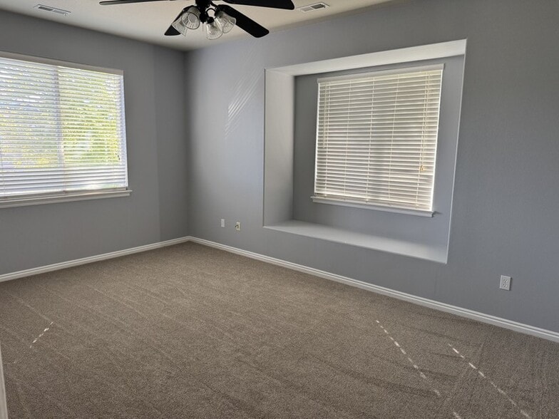 Building Photo - 4774 Oregon Trail Way W