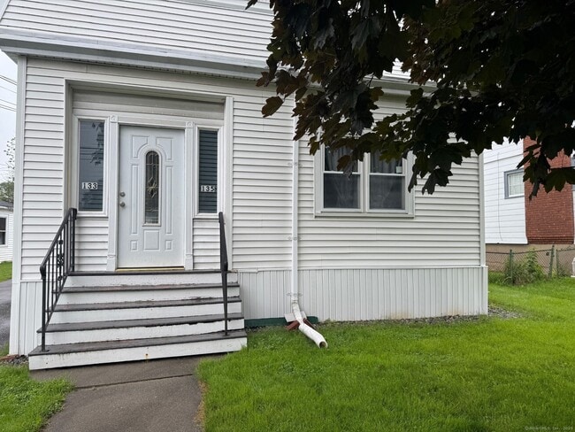 Building Photo - 133 Milton St