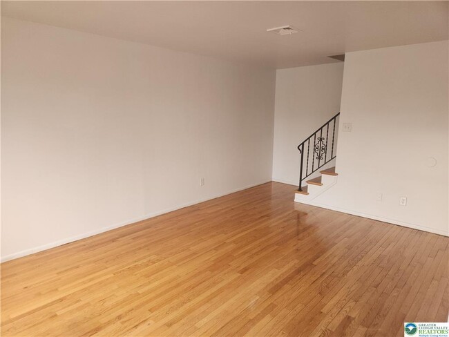 Building Photo - 2827 W 28th St