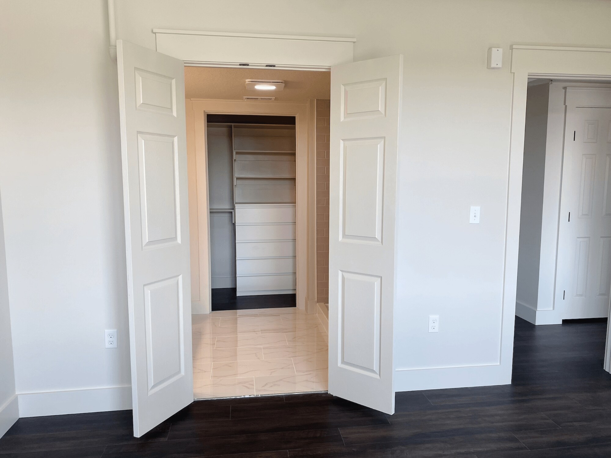 Building Photo - 906 S Main St