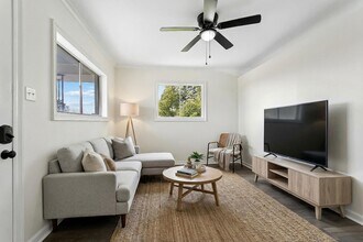 Building Photo - Studio Apartment in Metairie - Central Location off Airline & Causeway!