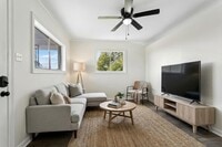 Building Photo - Studio Apartment in Metairie - Central Location off Airline & Causeway!